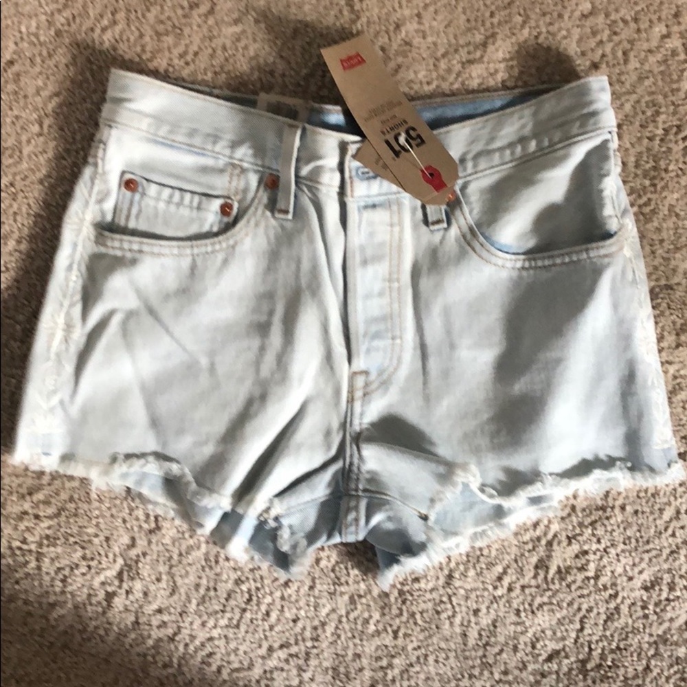 Women’s Levi Mid Rise Cut off Shorts NWT